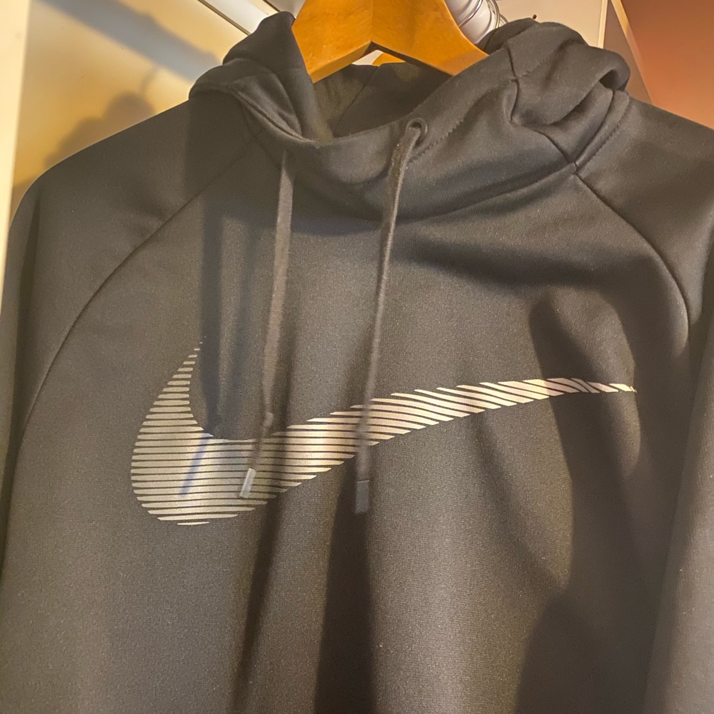 NIKE SWEATSHIRT SIZE LARGE, BLACK